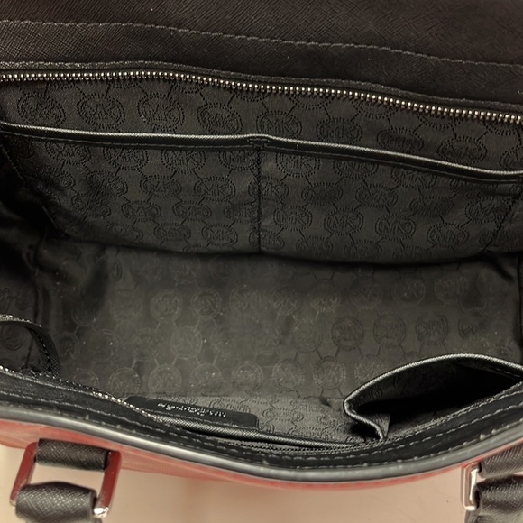 Like new Michael Kors handbag - Picture 6 of 8